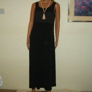 Long Dress T & Co. Size 10 Scoop Neck Sleeveless Pull Over Super Comfy Maxi!